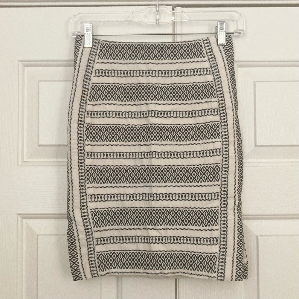 Ann Taylor LOFT embroidered skirt size 0